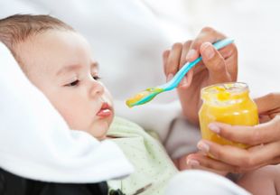 Будьте осторожнее: ВОЗ предупредила об избыточном содержании сахара в детском питании