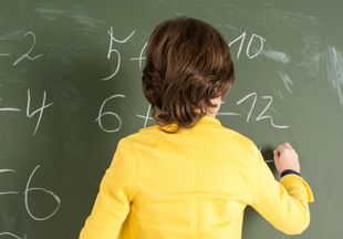 Ученые: разговорчивые дети учатся в школе лучше своих замкнутых сверстников