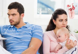 Должен ли муж помогать с ребенком?