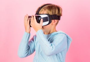 Репетитор не понадобится: младшеклассники будут учить английский с помощью шлема виртуальной реальности