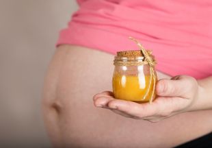 Мед при беременности – когда можно употреблять