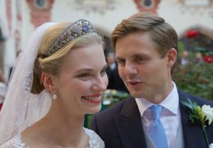 Свадебный хит: еще одна королевская невеста надела тиару-кокошник на венчание