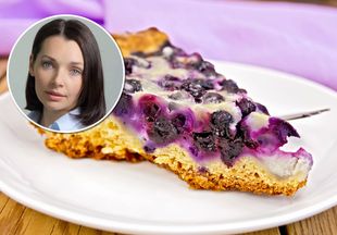 Похож на чизкейк: Наталия Антонова поделилась фирменным рецептом черничного пирога