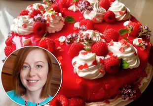 Юлия Савичева поделилась рецептом фантастически вкусного малинового торта для дочки