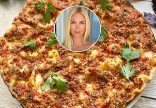 Восточная кухня: Виктория Лопырева поделилась своим рецептом пиццы по-турецки
