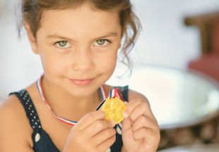 Совет дня: вручите ребенку медаль успеха для повышения его самооценки