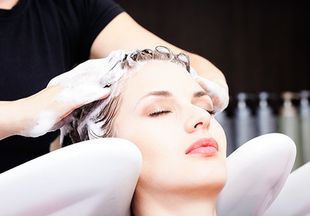 Как правильно мыть голову шампунем, дегтярным и хозяйственным мылом