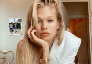 3 поколения на спорте: модель Вита Сидоркина опубликовала смешное видео тренировки с мамой и 2-летней дочкой