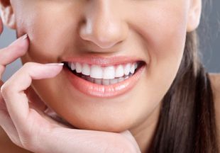 Чем можно отбеливать зубы без вреда для эмали