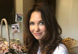 Королевский наряд: 18-летняя дочь Екатерины Климовой стала звездой Ломоносовского бала