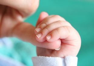 «Они такие маленькие»: доктор рассказывает, как ухаживать за ногтями ребенка