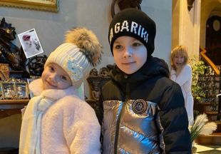 Какой век – такие забавы: дочь Максима Галкина слепила современного снеговика с... мобильным телефоном