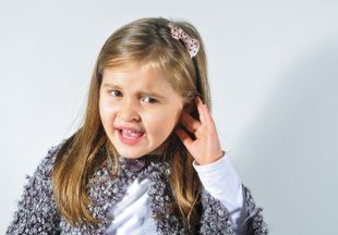 Что делать, если образовалась серная пробка в ухе у ребенка