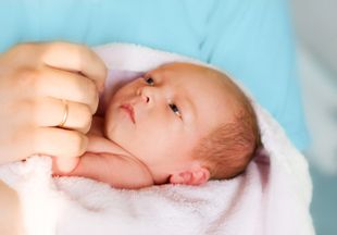 Как проявляется и чем опасна киста в голове у новорожденного