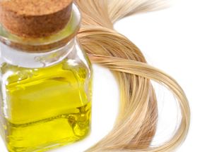 Польза и применение оливкового масла для волос