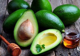 Использование масла авокадо для лица, а также применение масок на основе мякоти фрукта