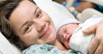 Что лучше - кесарево сечение или естественные роды для матери