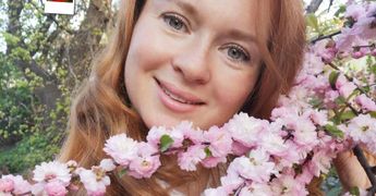 Леди в красном: Екатерина Копанова поделилась кадрами своей беременной фотосессии