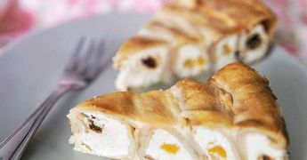 Без муки, яиц и молока: как приготовить нежнейшую блинную шарлотку