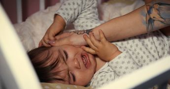 Что случилось, малыш? 5 причин ночного плача детей