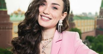 «Пустите нас домой!»: Виктория Дайнеко с 4-летней дочкой не могут вернуться в Россию