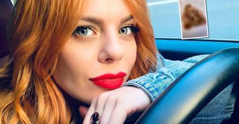 Певица Анастасия Стоцкая поделилась рецептом полезных оладий на завтрак