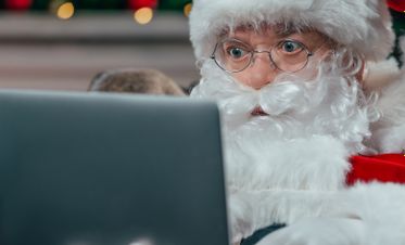 В Госдуме объяснили, почему в этом году нужно отказаться от приглашения Деда Мороза домой