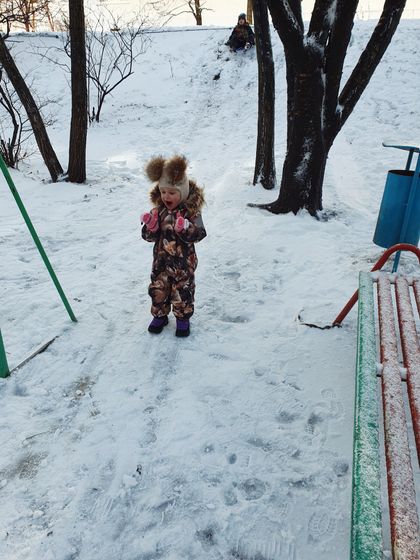 Первый снег??Наигрались в снежки,лепили