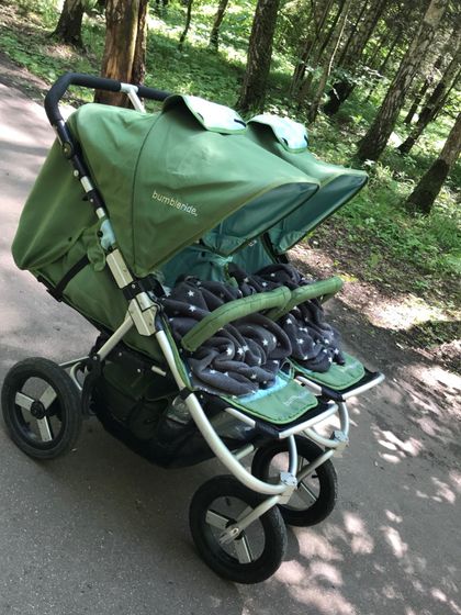 Москва. Продам коляску Bumbleride indie twin и трость Cybex twinyx