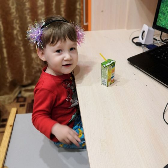 Нашего ребенка хоть хлебом