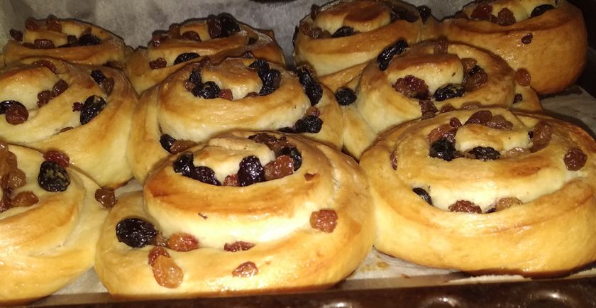 Булочки с изюмом