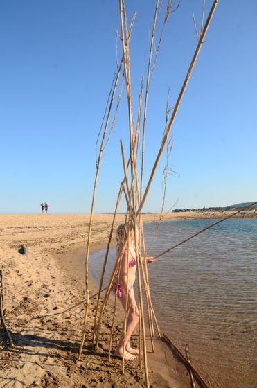 Подъём по реке и спуск по реке к морю.