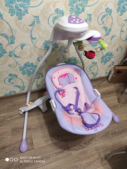 Продам электро качели Caretero