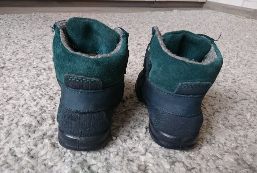 Продаю детские сапожки на осень