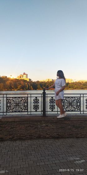 Легла возле спящей доченьки