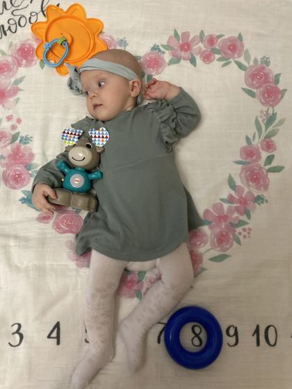 8 месяцев эта девочка