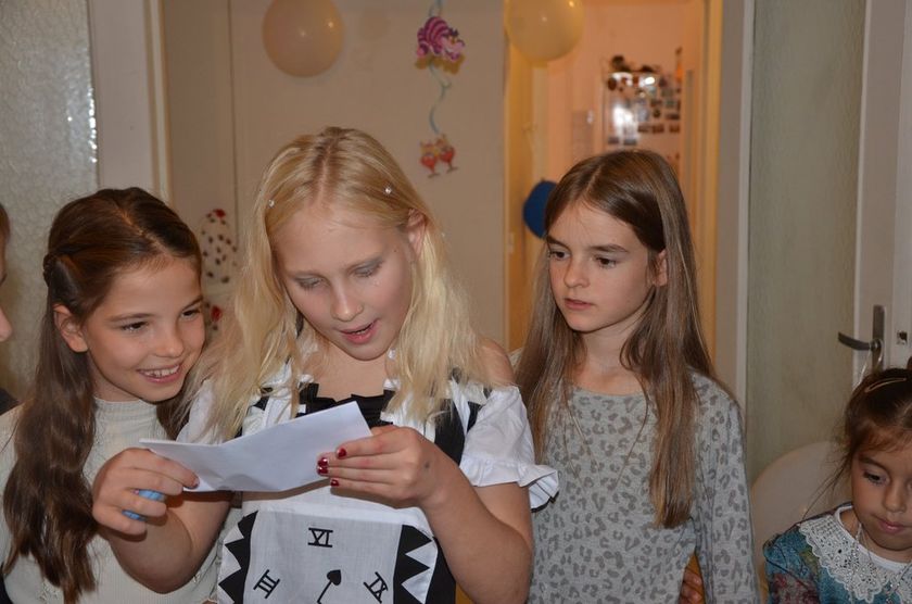 7 лет в стране Алисы в роли королевы.