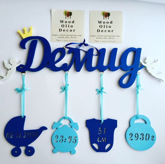 Метрика из дерева с подвесными фигурками (дата/время/рост/вес)