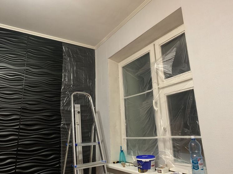 Ремонт, крашу обои в кухне