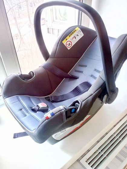 Продам детское автокресло 0+