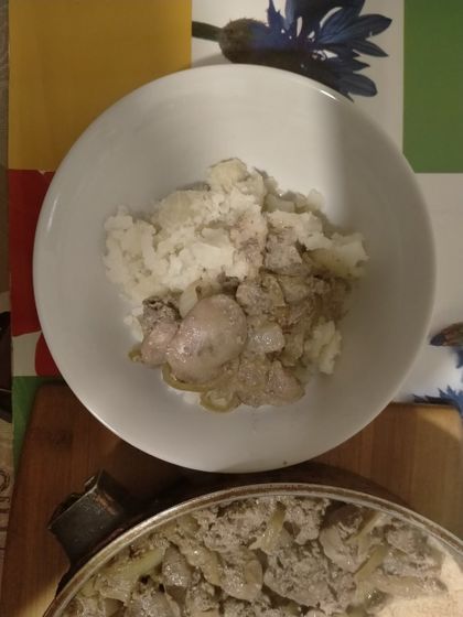 Куриные потрошки в сметане