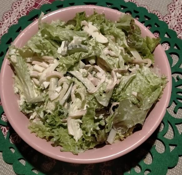 Салат из кальмара, огурца и яиц