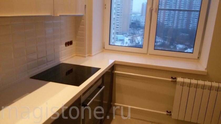 Кухня под заказ с захватом подоконника