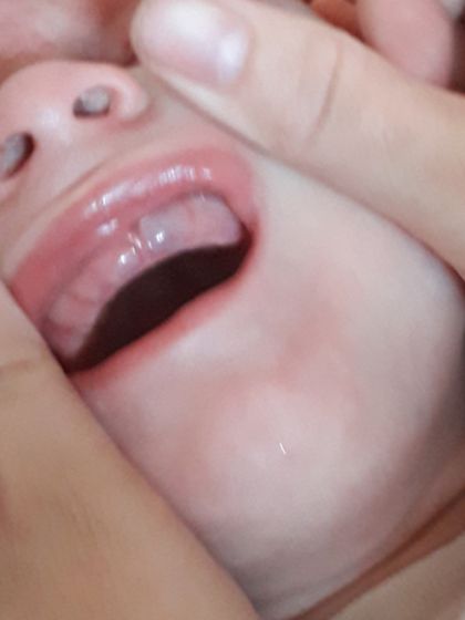 Зубы малышка плачет ,