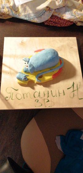 Сделали поделку в школу 😅