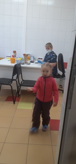 Как Лера сдаёт кровь