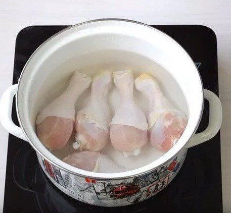 Сколько варить куриные бедра в воде?