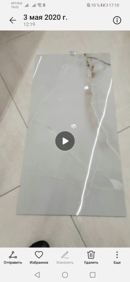 Глянец на полу.