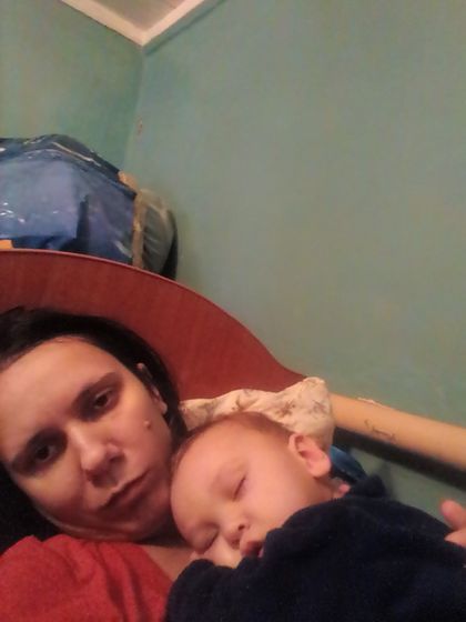 Спим верхом на маме