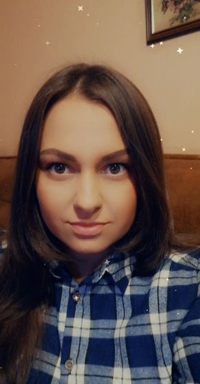 Девочки, дали в саду